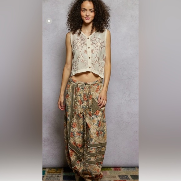 POL Floral Wide Leg Pants with Star Accent NWOT - Picture 3 of 5